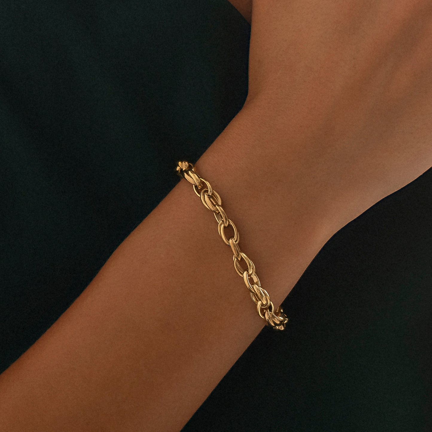 INTERLOCKING LINKS BRACELET