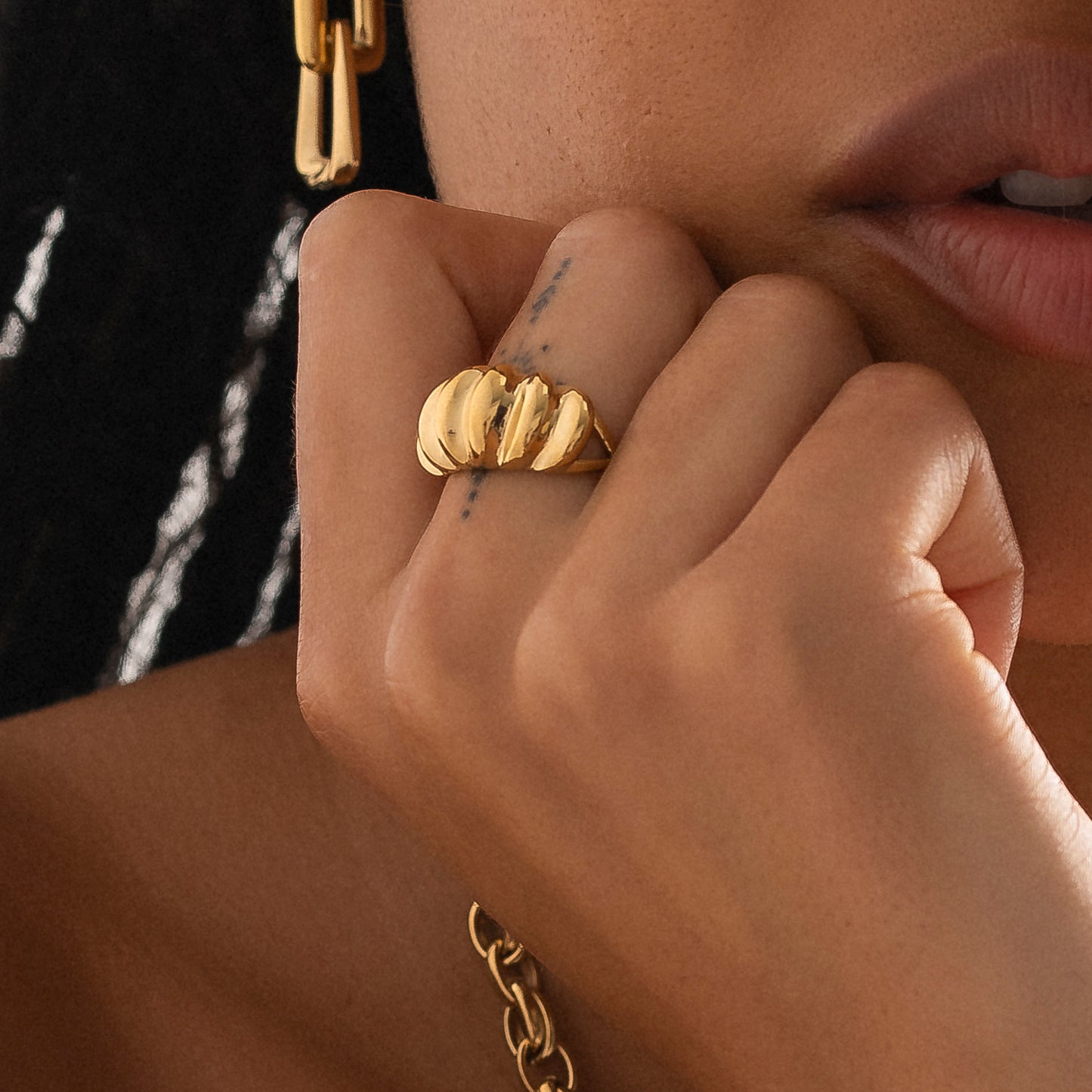 GOLD CROISSANT RING