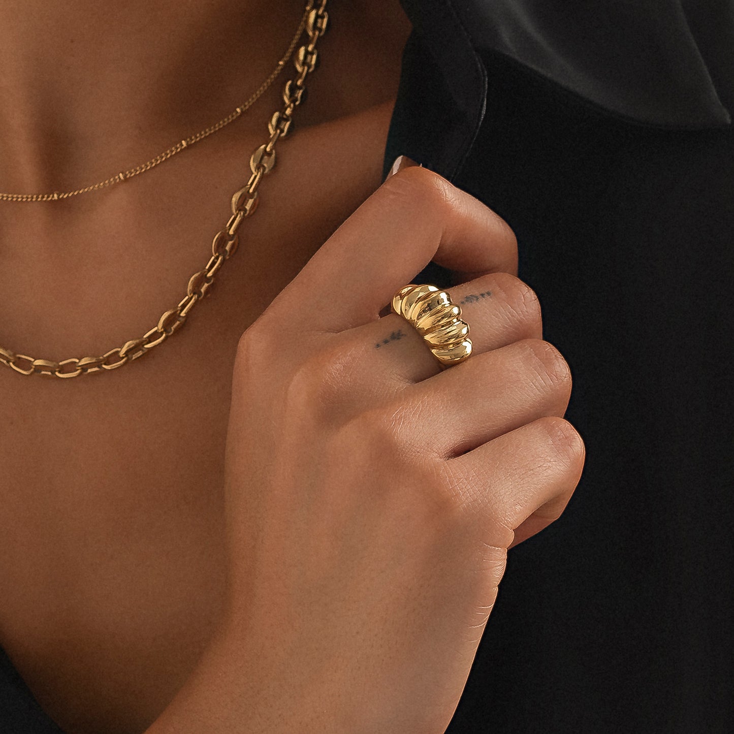 GOLD CROISSANT RING