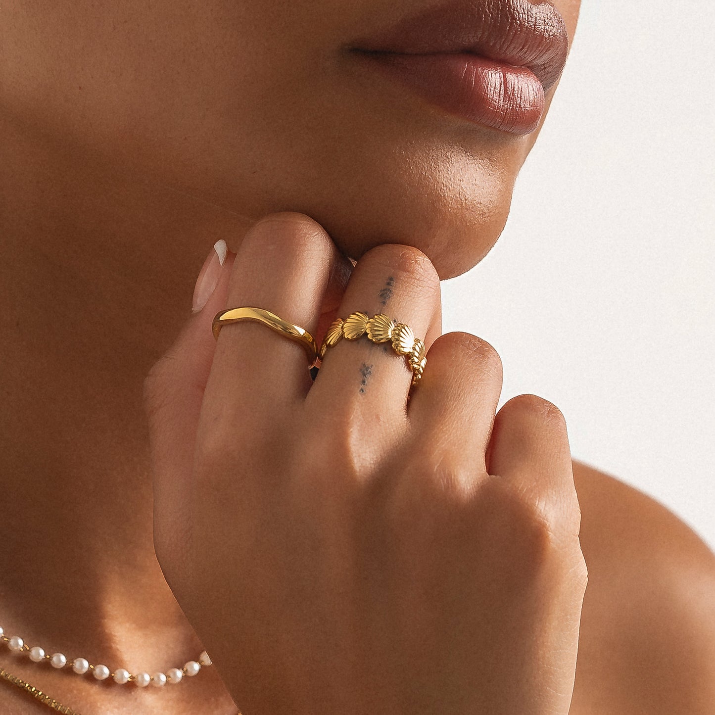 GOLD SHELLS ADJUSTABLE RING