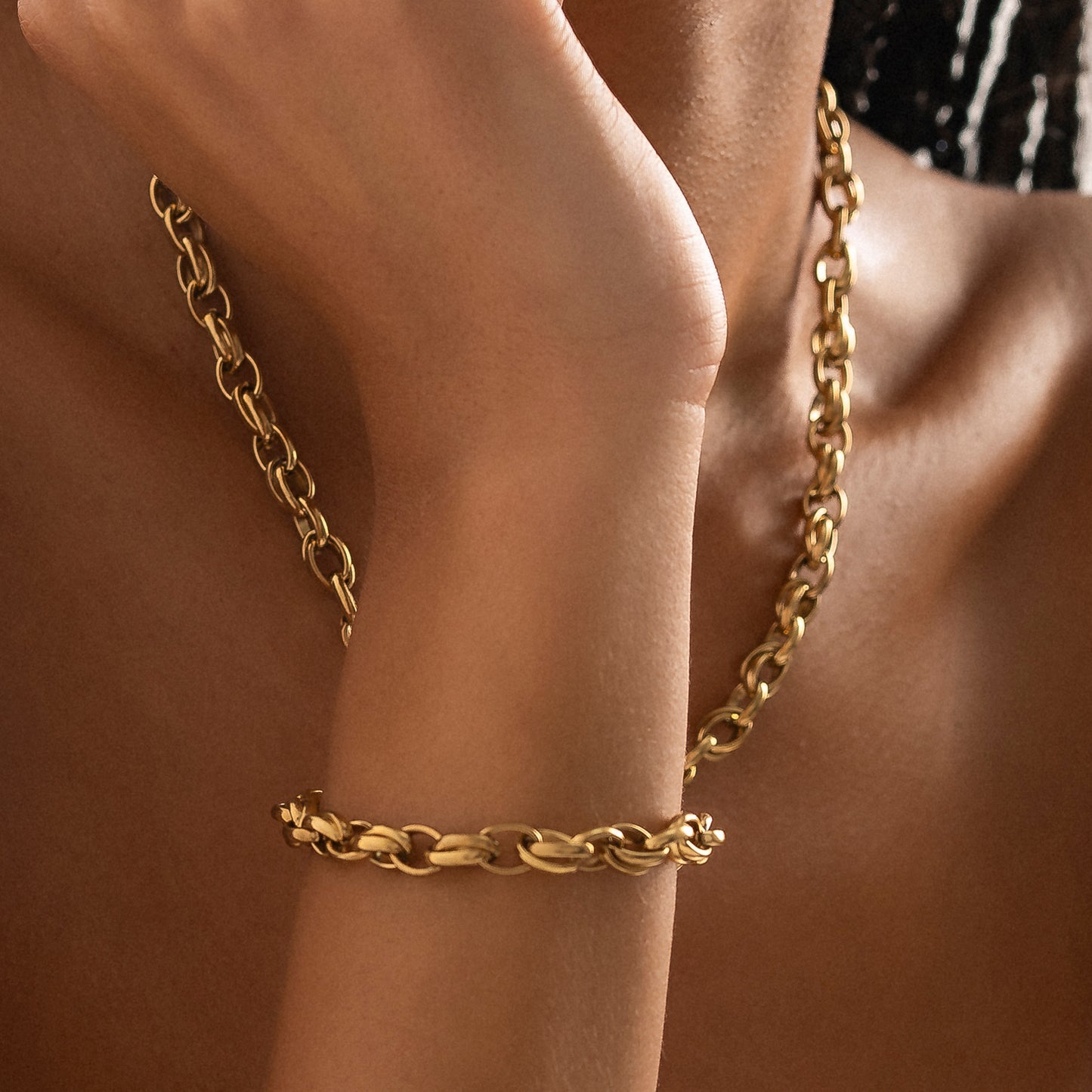 INTERLOCKING LINKS CHAIN