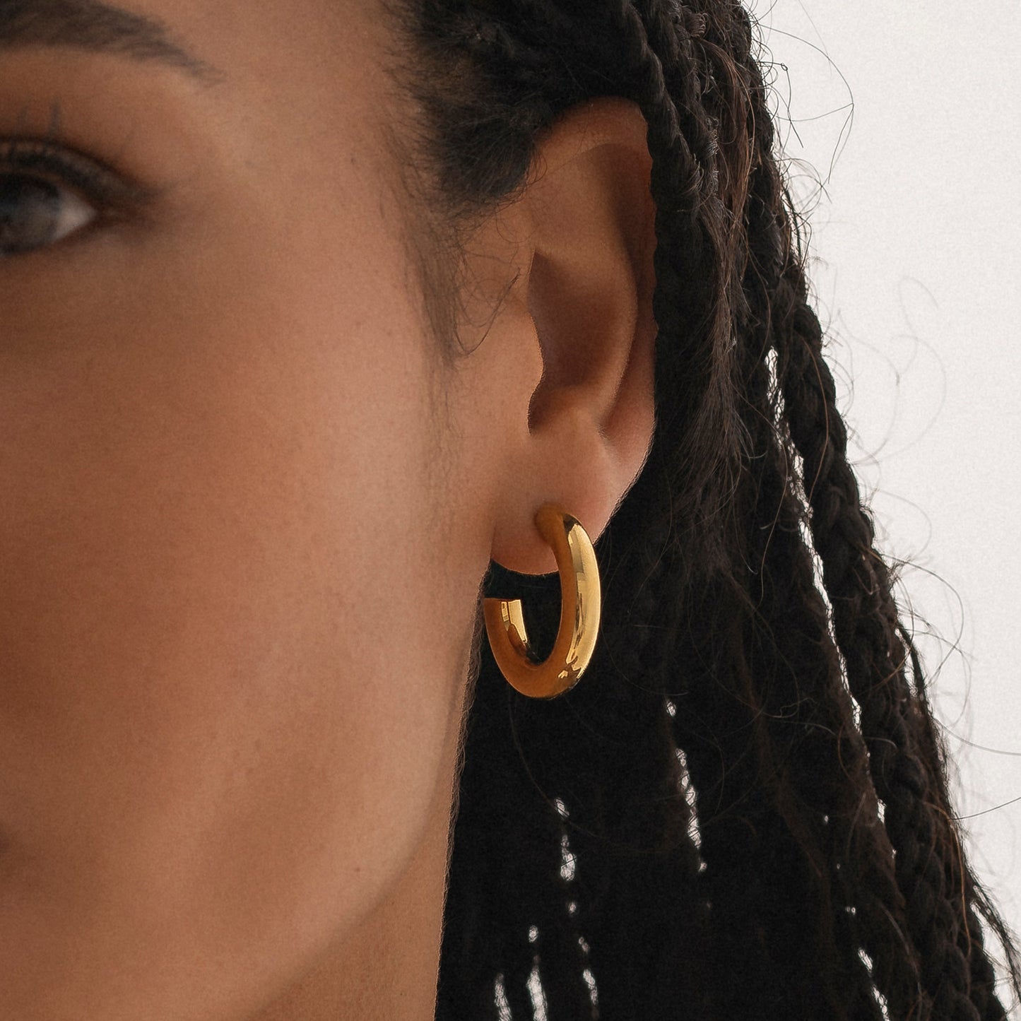 CLASSIC STATEMENT HOOP EARRINGS