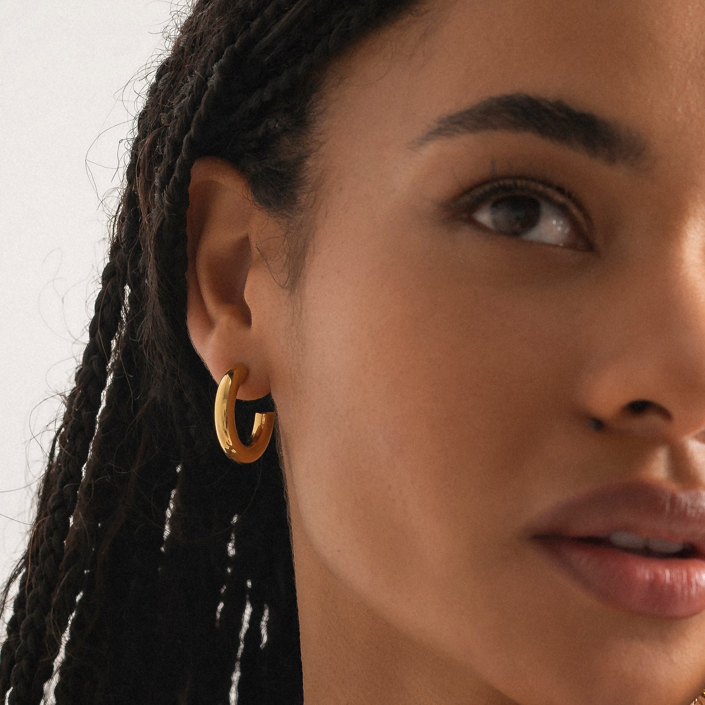 CLASSIC STATEMENT HOOP EARRINGS