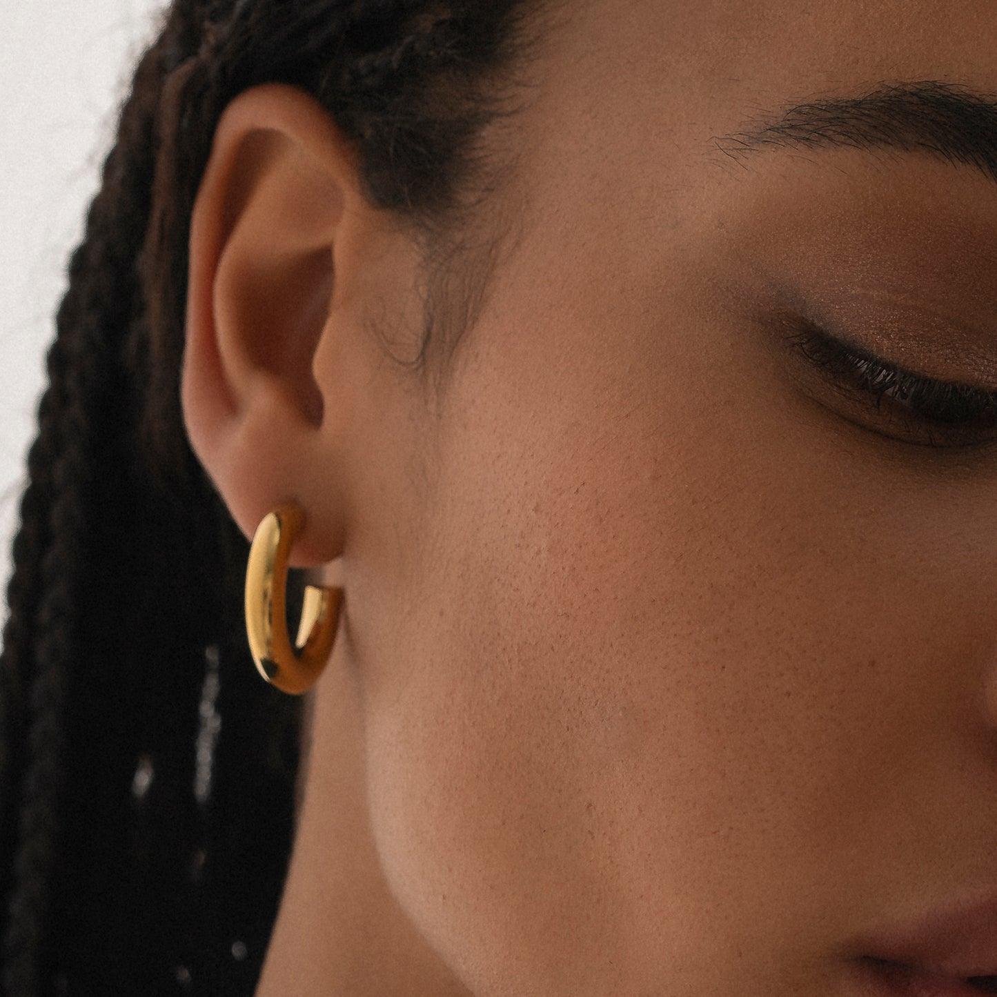 CLASSIC STATEMENT HOOP EARRINGS