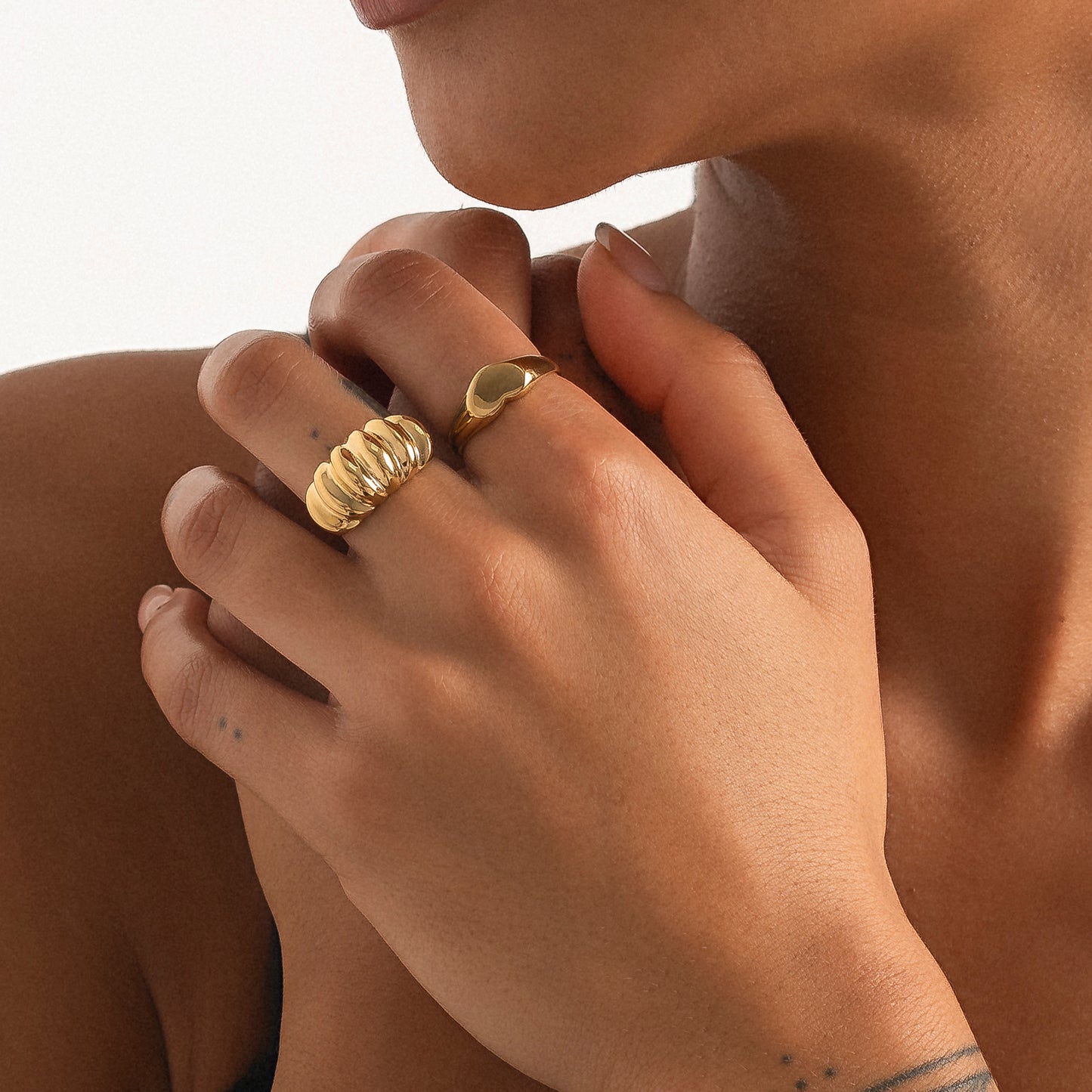 GOLDEN HEART SIGNET RING