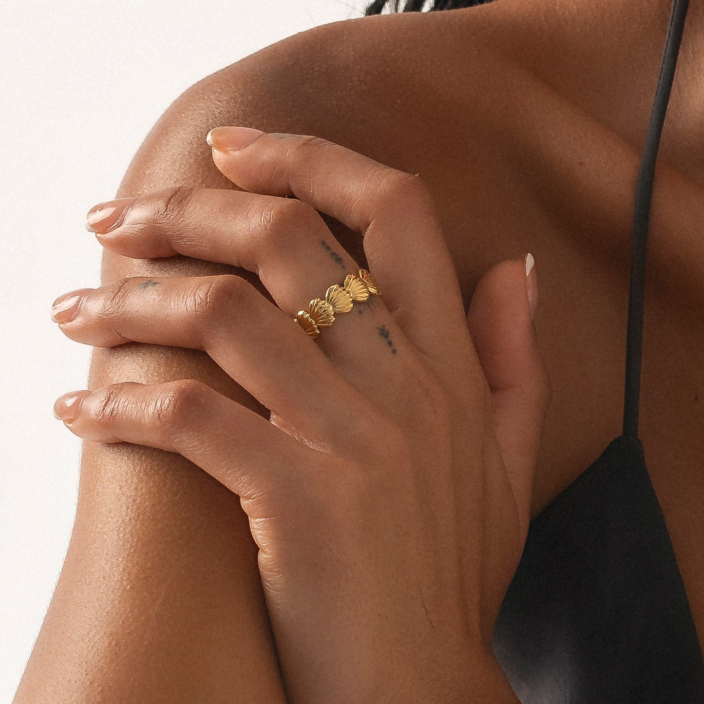 GOLD SHELLS ADJUSTABLE RING